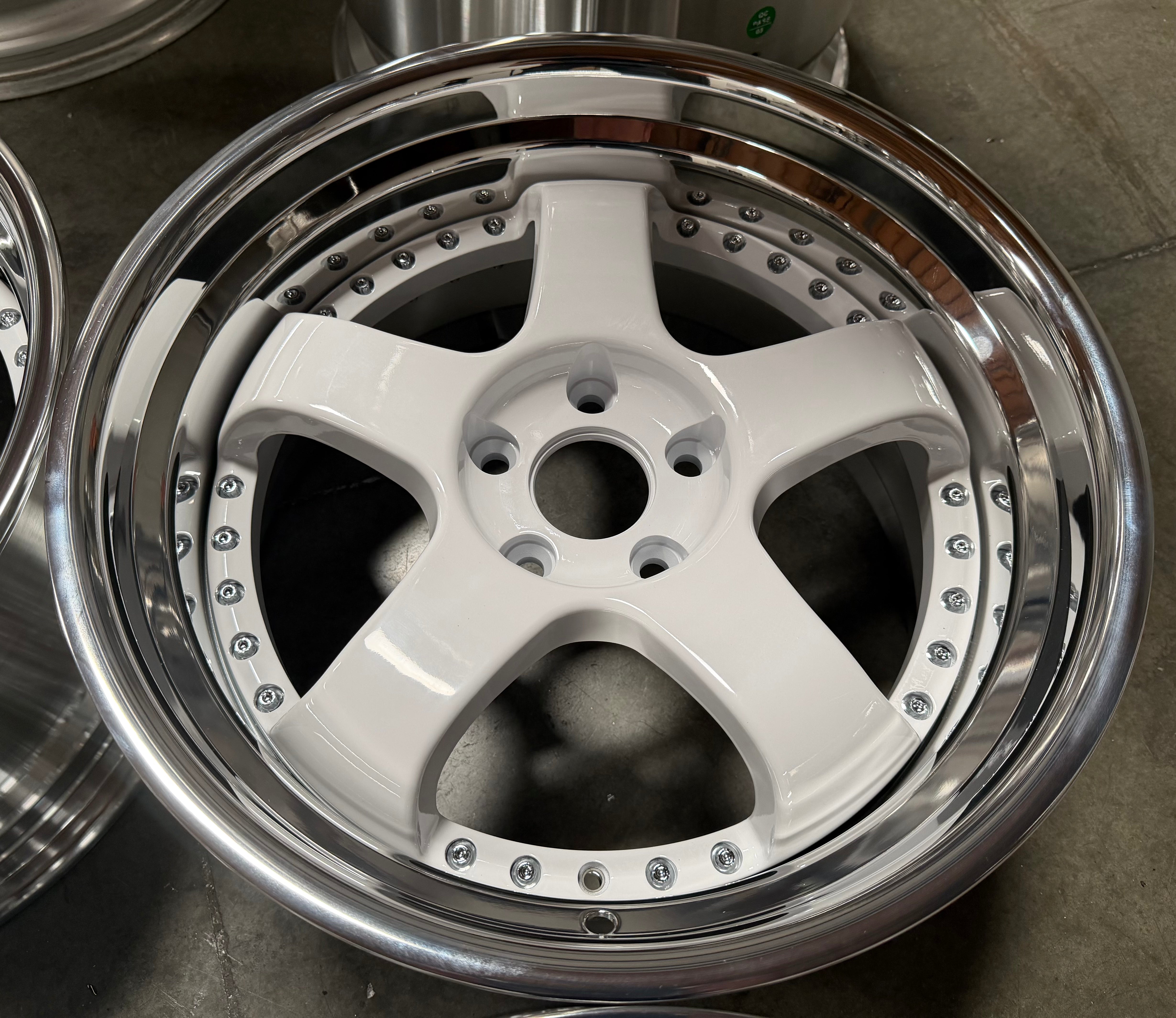 18” GMR Maven Step 2pcs version White 5x114.3