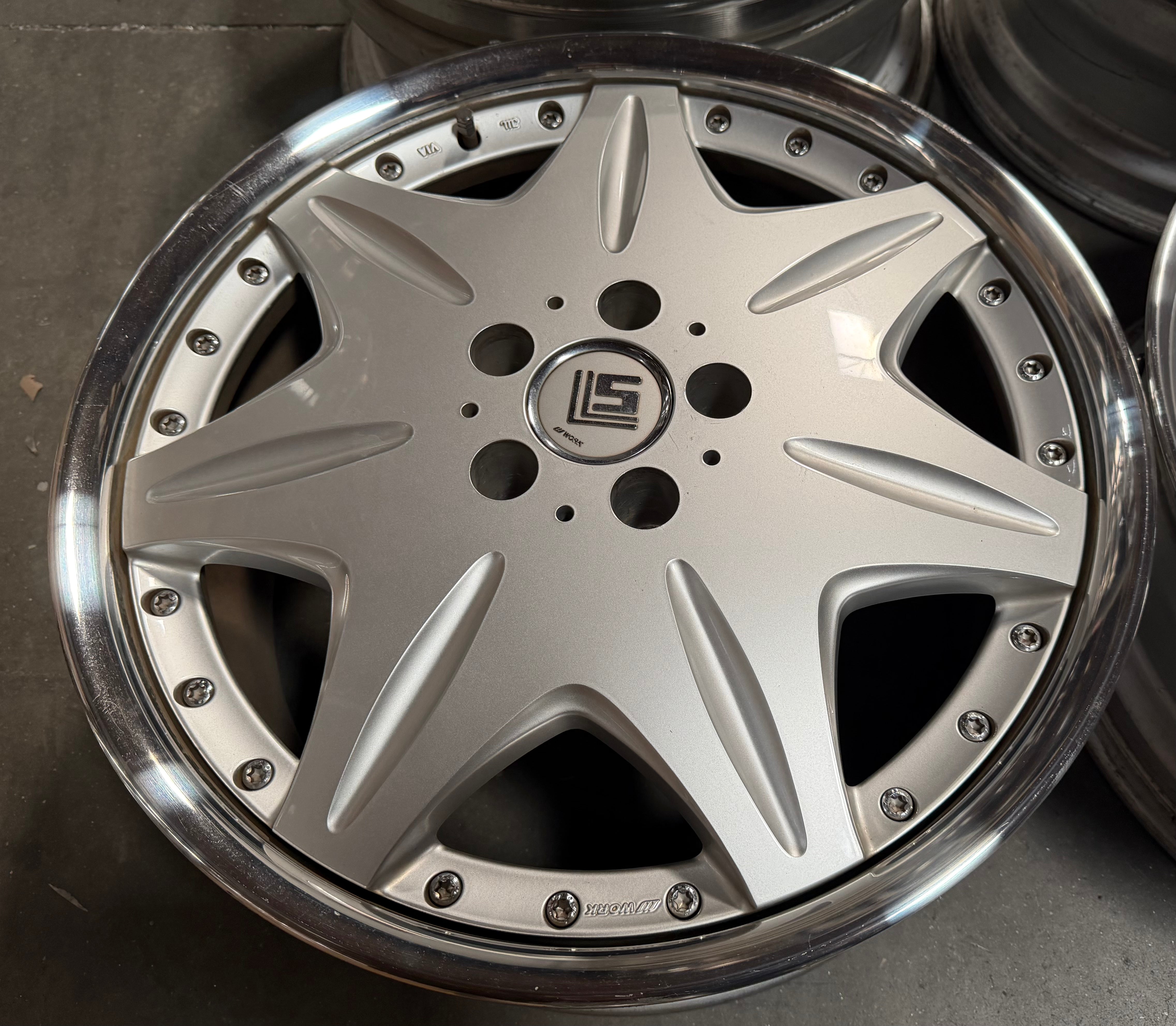 19” Work LS207 5x114.3 Silver 19” Work LS207 5x114.3 Silver