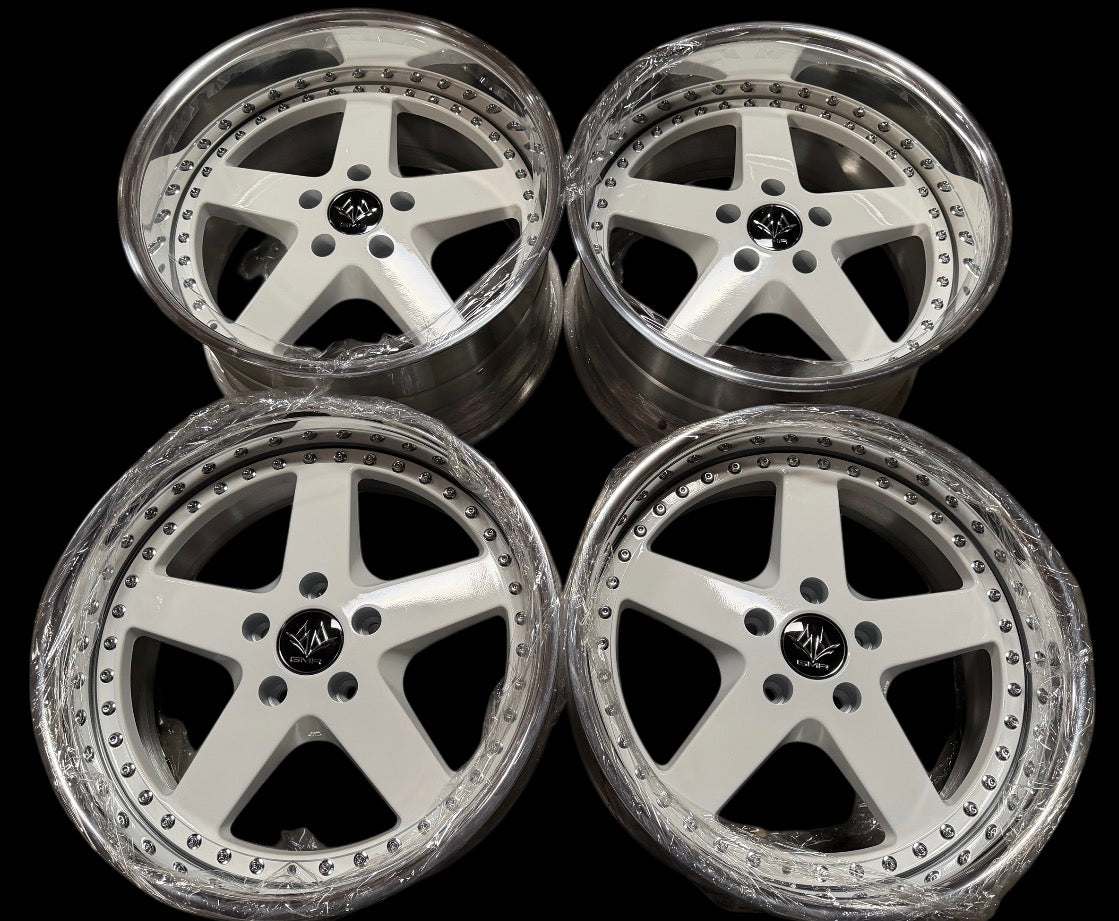 18” GMR Templates 5x114.3 White Top Mount