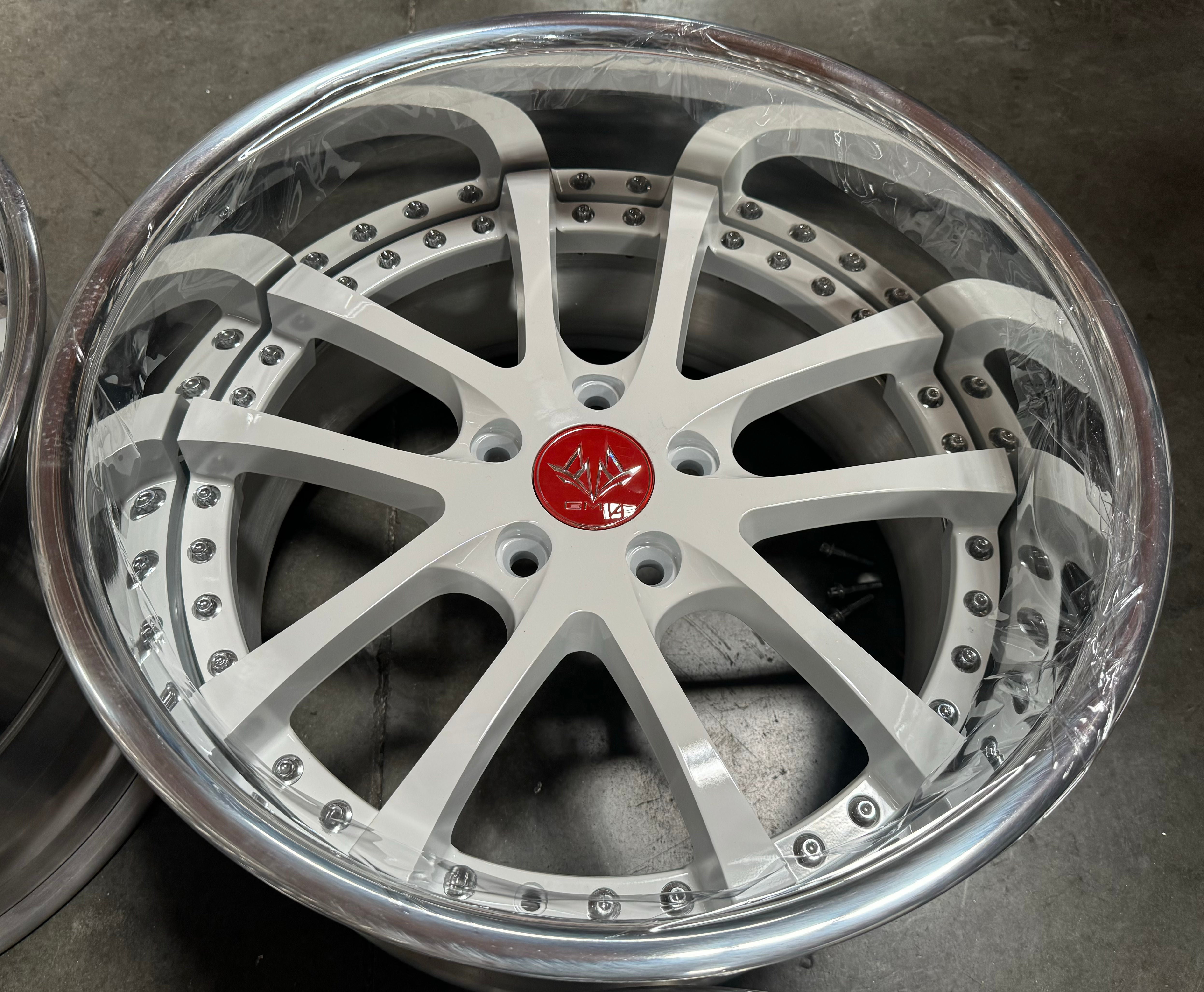 18” GMR Paladin II 5x114.3 White (SPECIAL)