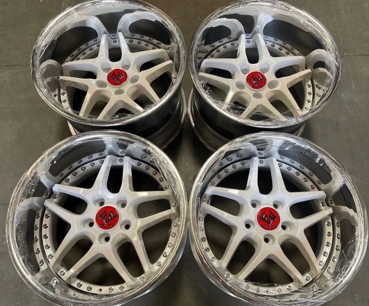 18” GMR Evoke Reverse White Stagger 5x114.3