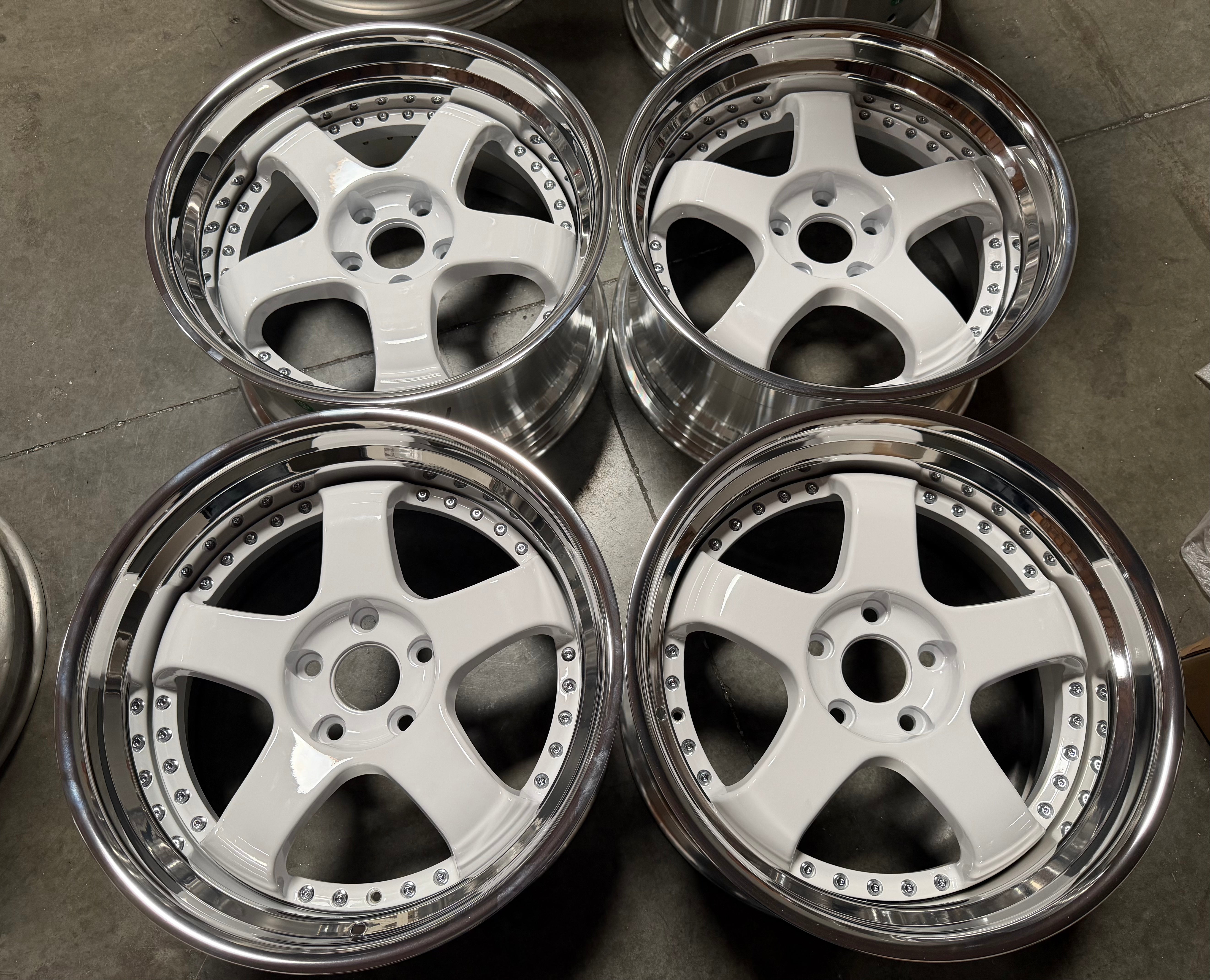 18” GMR Maven Step 2pcs version White 5x114.3