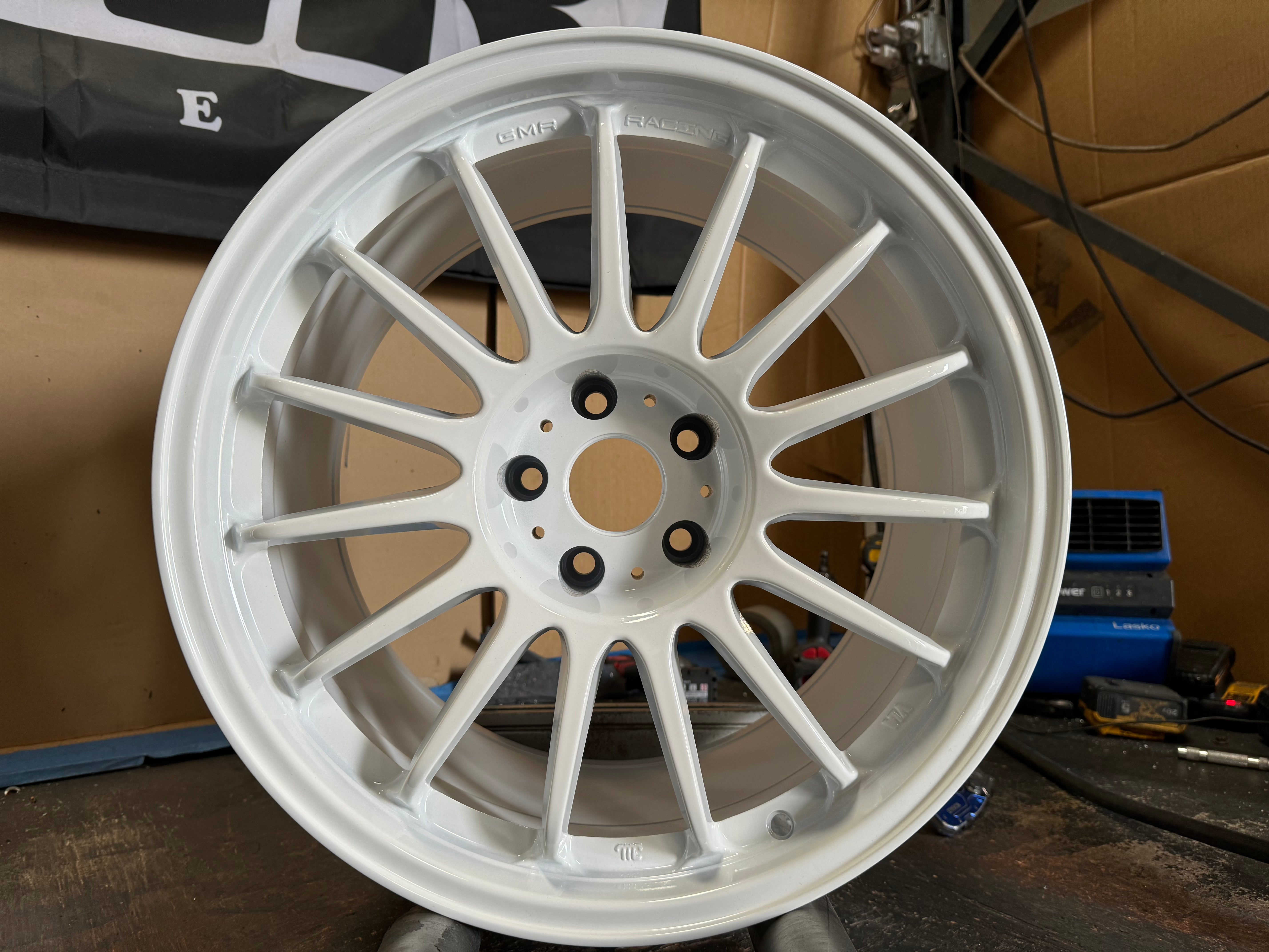 18” GMR X5 Flowform 9.5+12 (Gloss White)